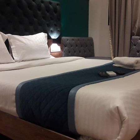 Shine Hospitality Palace Bombaj Exteriér fotografie